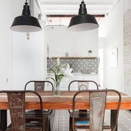 Stylish Apartment With Terrace For Couple Or Family バルセロナ エクステリア 写真