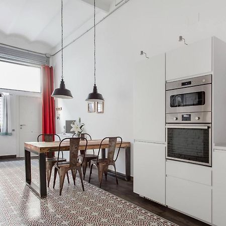 Stylish Apartment With Terrace For Couple Or Family バルセロナ エクステリア 写真