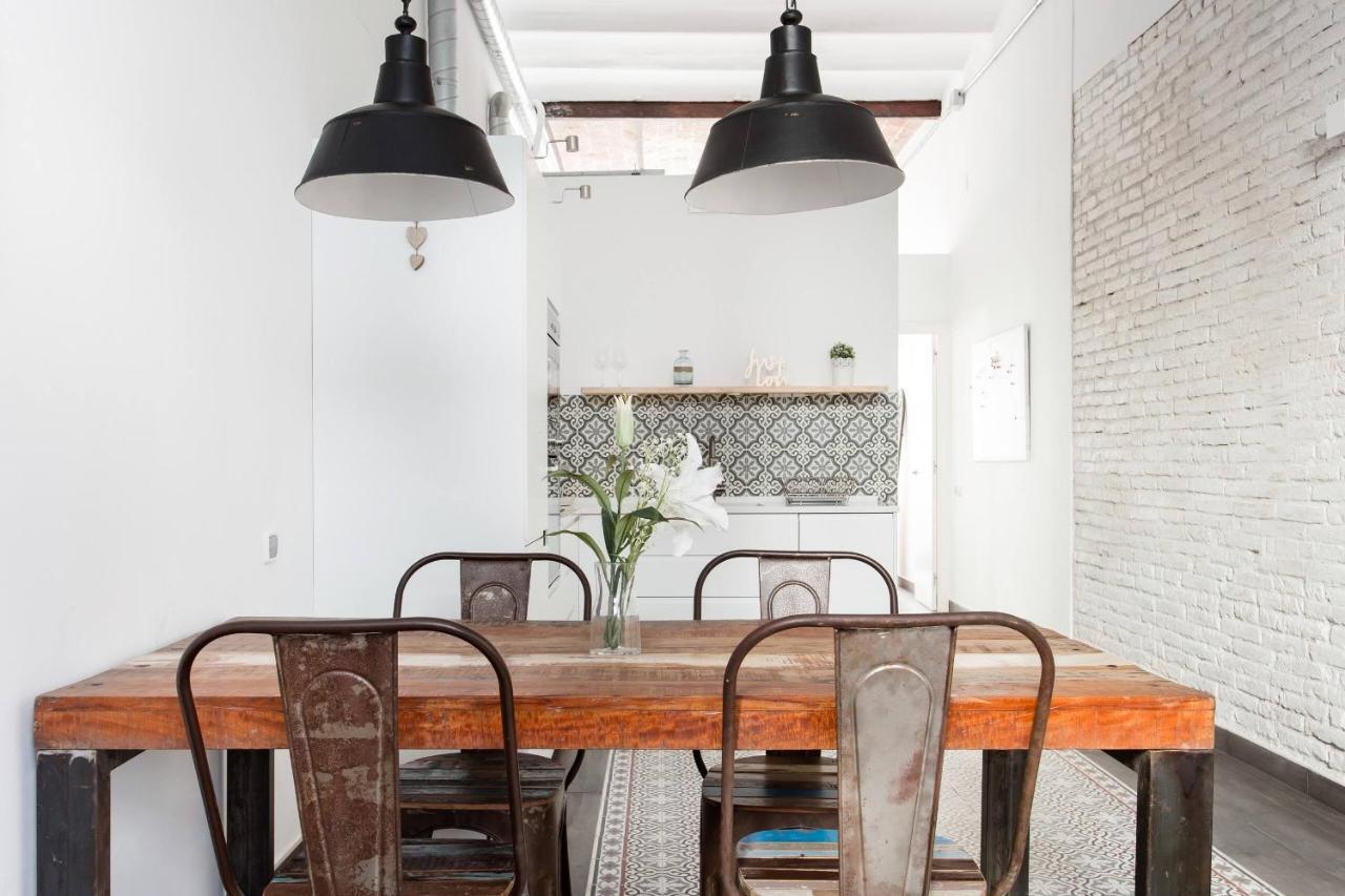 Stylish Apartment With Terrace For Couple Or Family バルセロナ エクステリア 写真