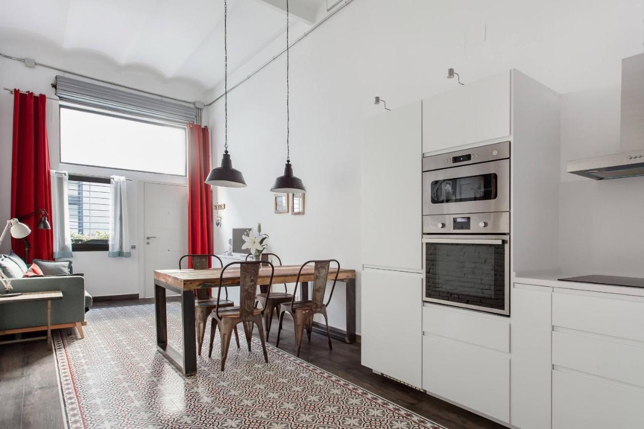 Stylish Apartment With Terrace For Couple Or Family バルセロナ エクステリア 写真