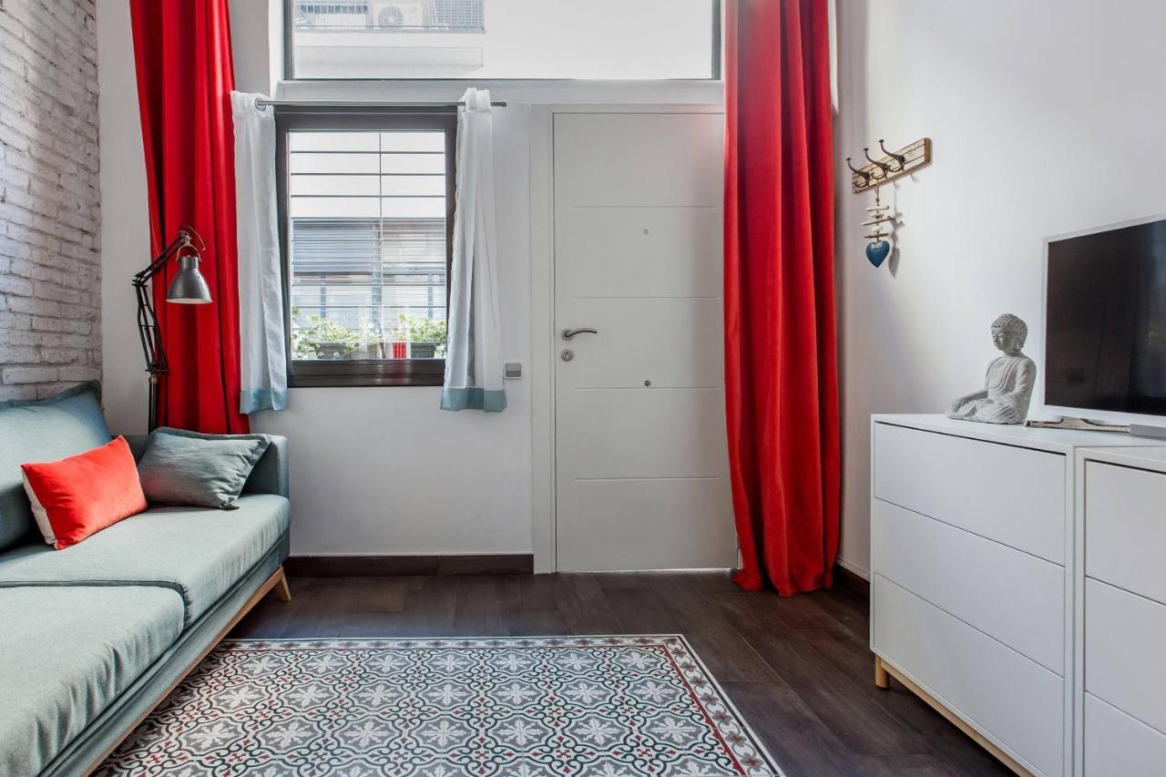 Stylish Apartment With Terrace For Couple Or Family バルセロナ エクステリア 写真