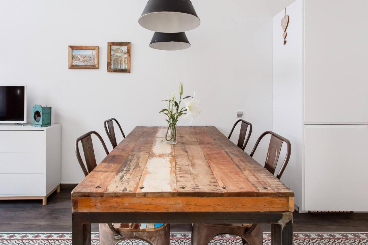 Stylish Apartment With Terrace For Couple Or Family バルセロナ エクステリア 写真