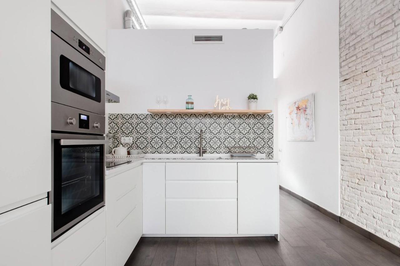Stylish Apartment With Terrace For Couple Or Family バルセロナ エクステリア 写真