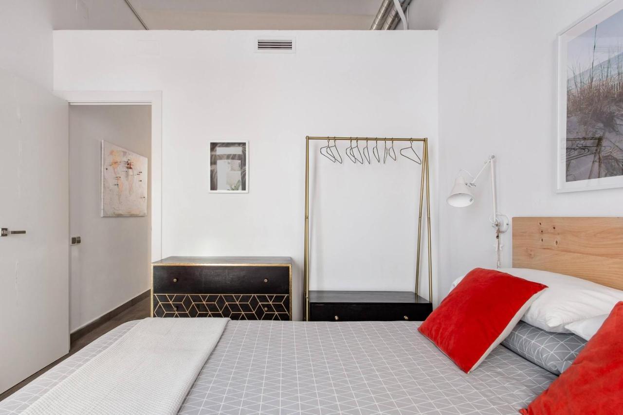 Stylish Apartment With Terrace For Couple Or Family バルセロナ エクステリア 写真