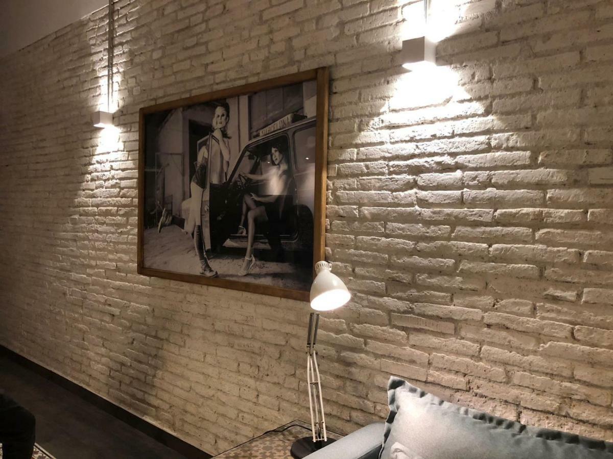 Stylish Apartment With Terrace For Couple Or Family バルセロナ エクステリア 写真