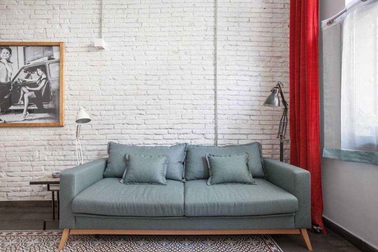 Stylish Apartment With Terrace For Couple Or Family バルセロナ エクステリア 写真