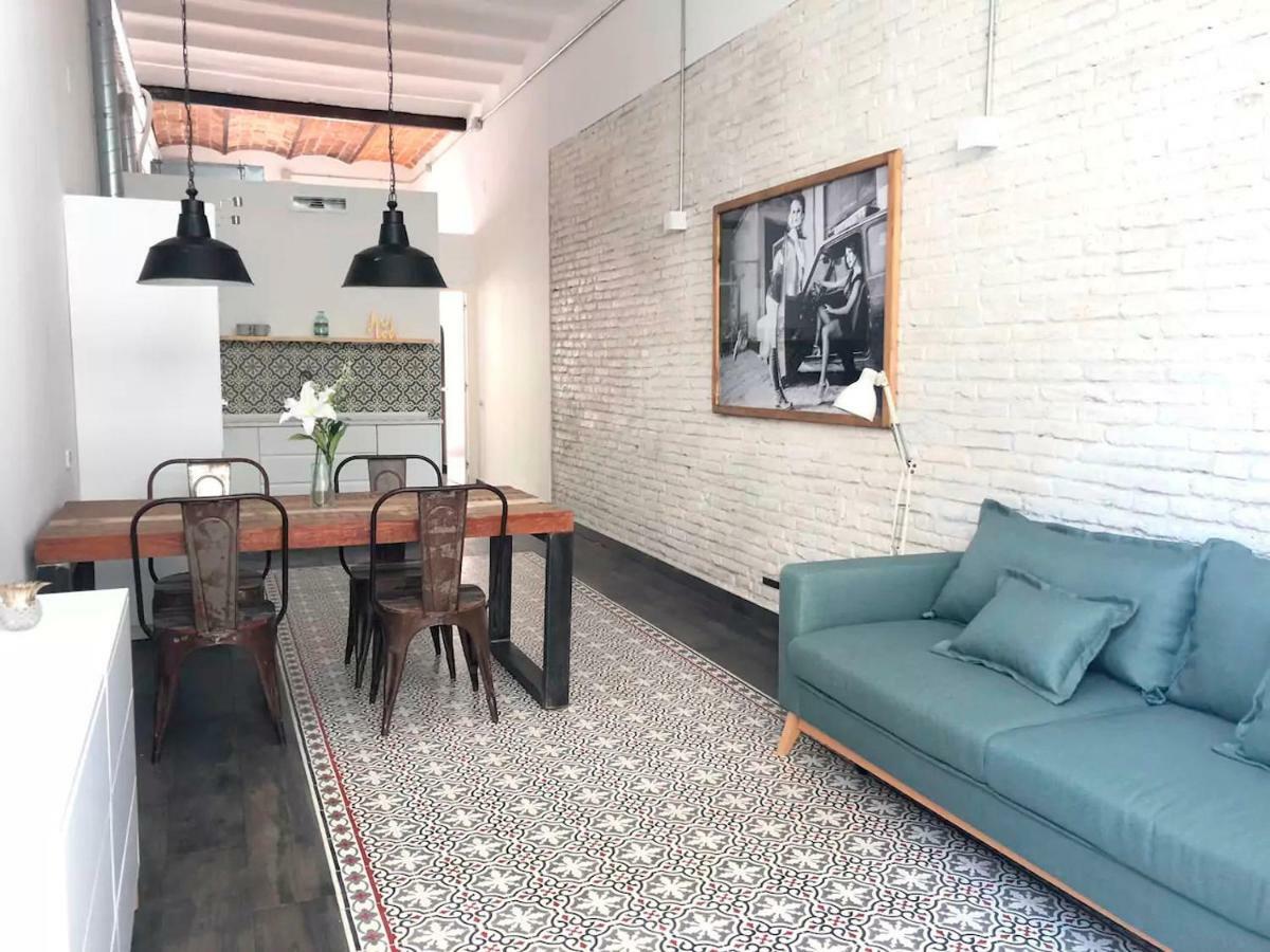 Stylish Apartment With Terrace For Couple Or Family バルセロナ エクステリア 写真