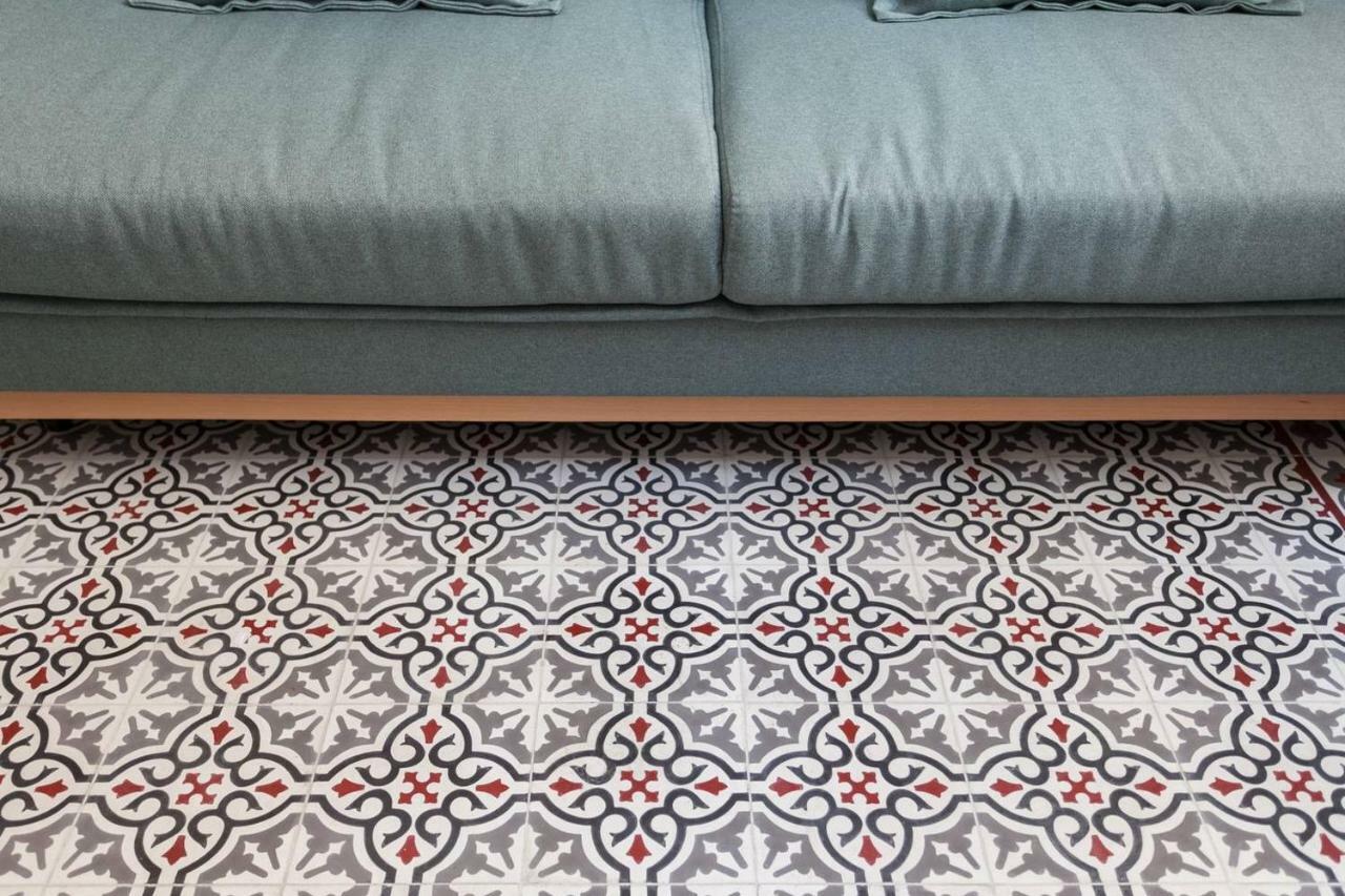 Stylish Apartment With Terrace For Couple Or Family バルセロナ エクステリア 写真